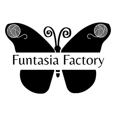 Logo van een vlinder met bolletjes wol op de vleugels, in het midden staat .Funtasia Factory'